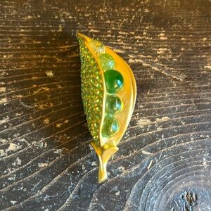 Estée Lauder collectible solid perfume jeweled pea pod